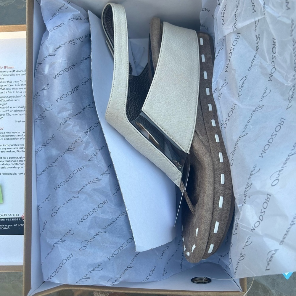 NEW Modzori Venitia 2 Reversible Wedge Sandal, Off White/Pewter Size 11 NIB - Picture 7 of 11